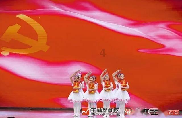 石家庄市第38中学书法教师年货大集义务书写春联